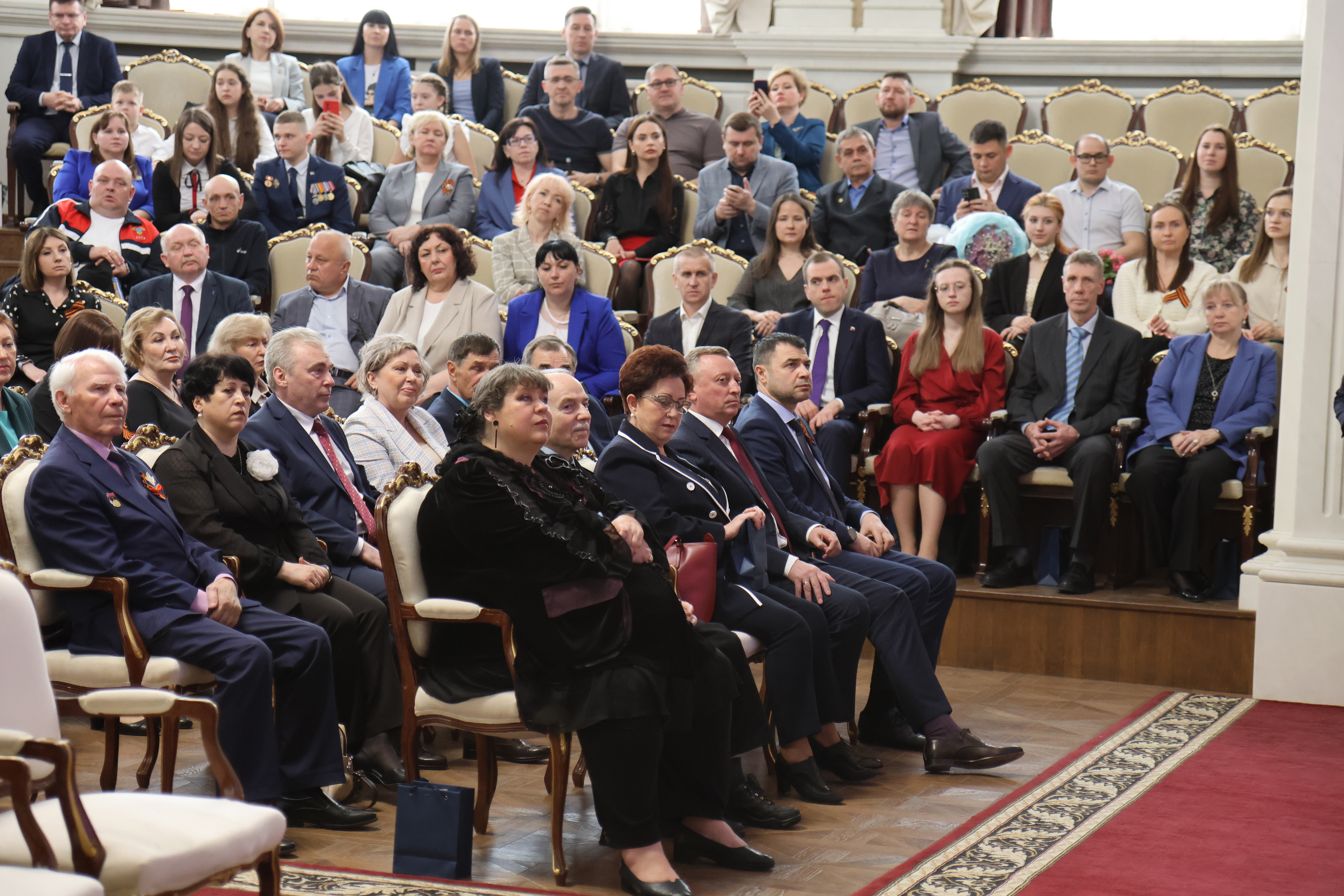 ФОТО к новости: И. о. ректора НГПУ Сергей Александрович Нелюбов награждён медалью Ордена «За заслуги перед Отечеством» II степени 