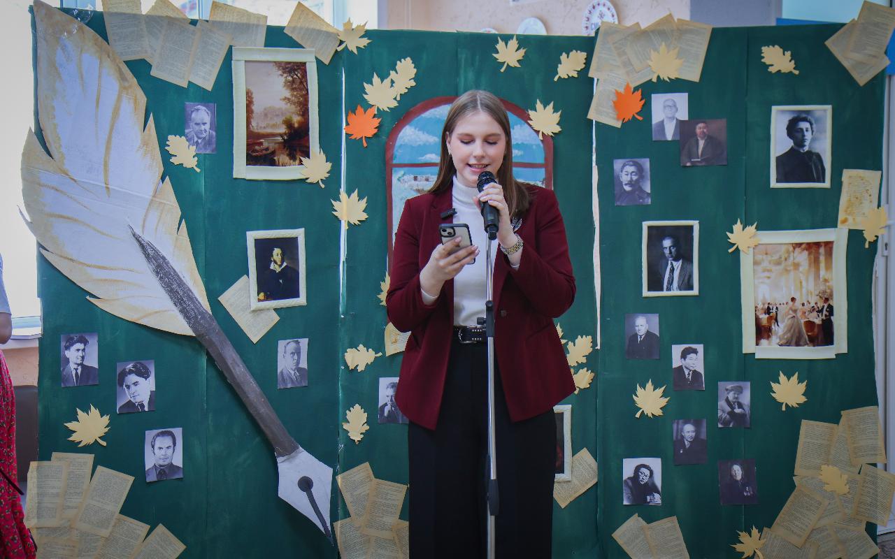 ФОТО к новости: В НГПУ прошёл открытый микрофон ко Дню родного языка