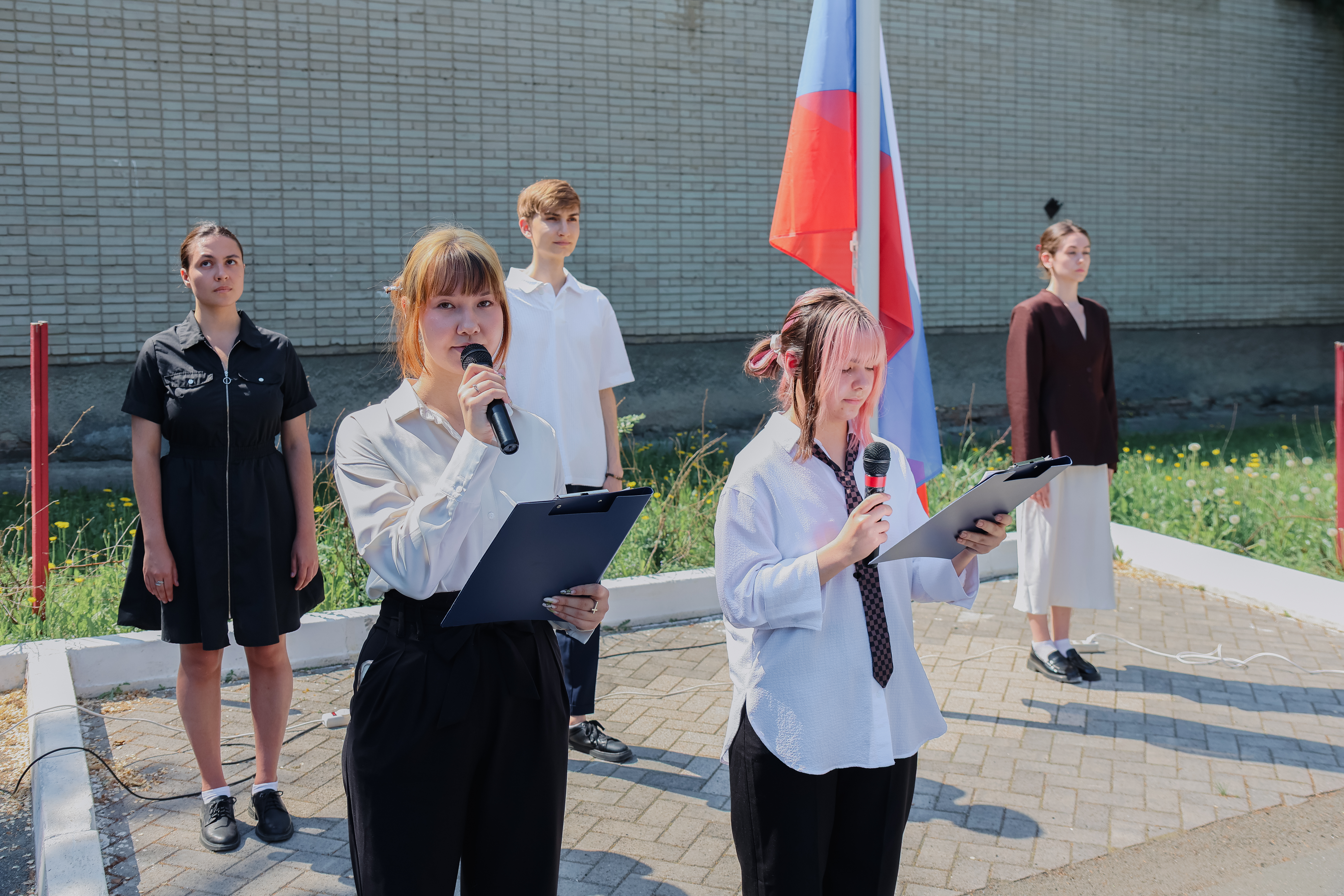 ФОТО к новости: В НГПУ прошла церемония поднятия Государственного флага Российской Федерации в преддверии Дня России