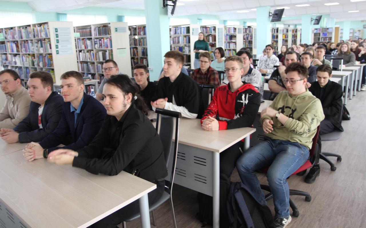 ФОТО к новости: Студенты НГПУ узнали, какой была «Дорога на Берлин» в 1945 году