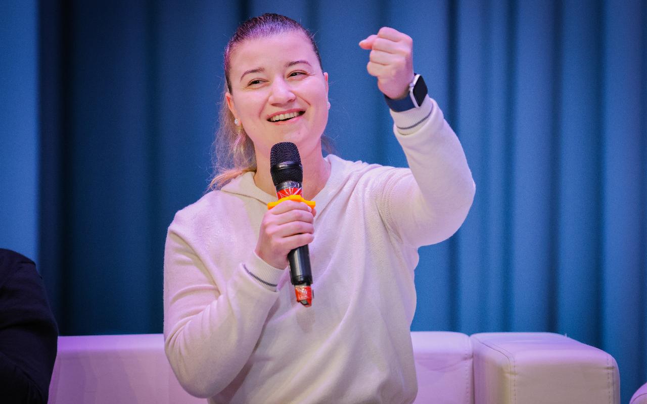 ФОТО к новости: Как стать героем спорта: олимпийские легенды раскрыли секреты студентам НГПУ