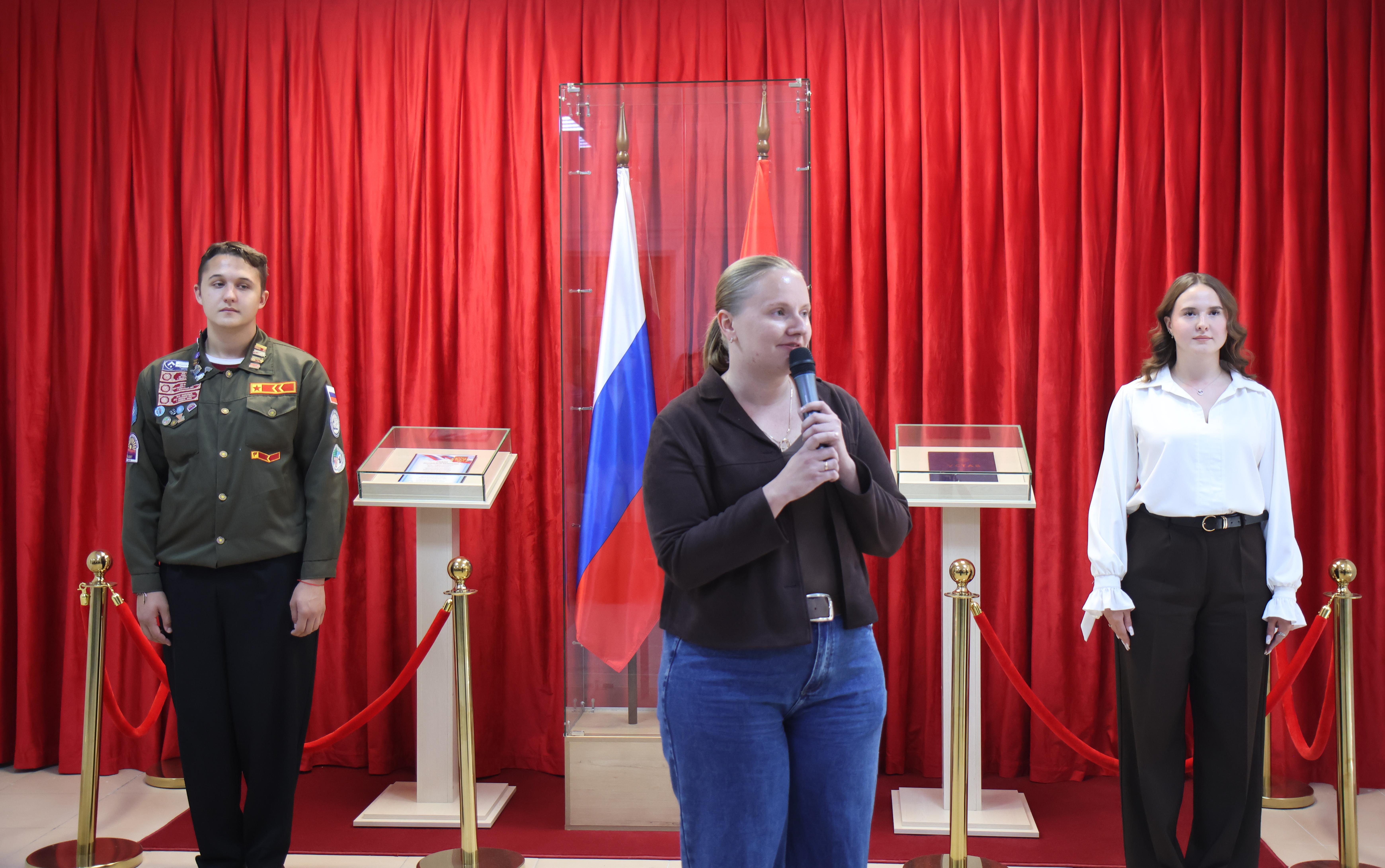 ФОТО к новости: Первая торжественная линейка состоялась в Пространстве знаний и возможностей НГПУ 