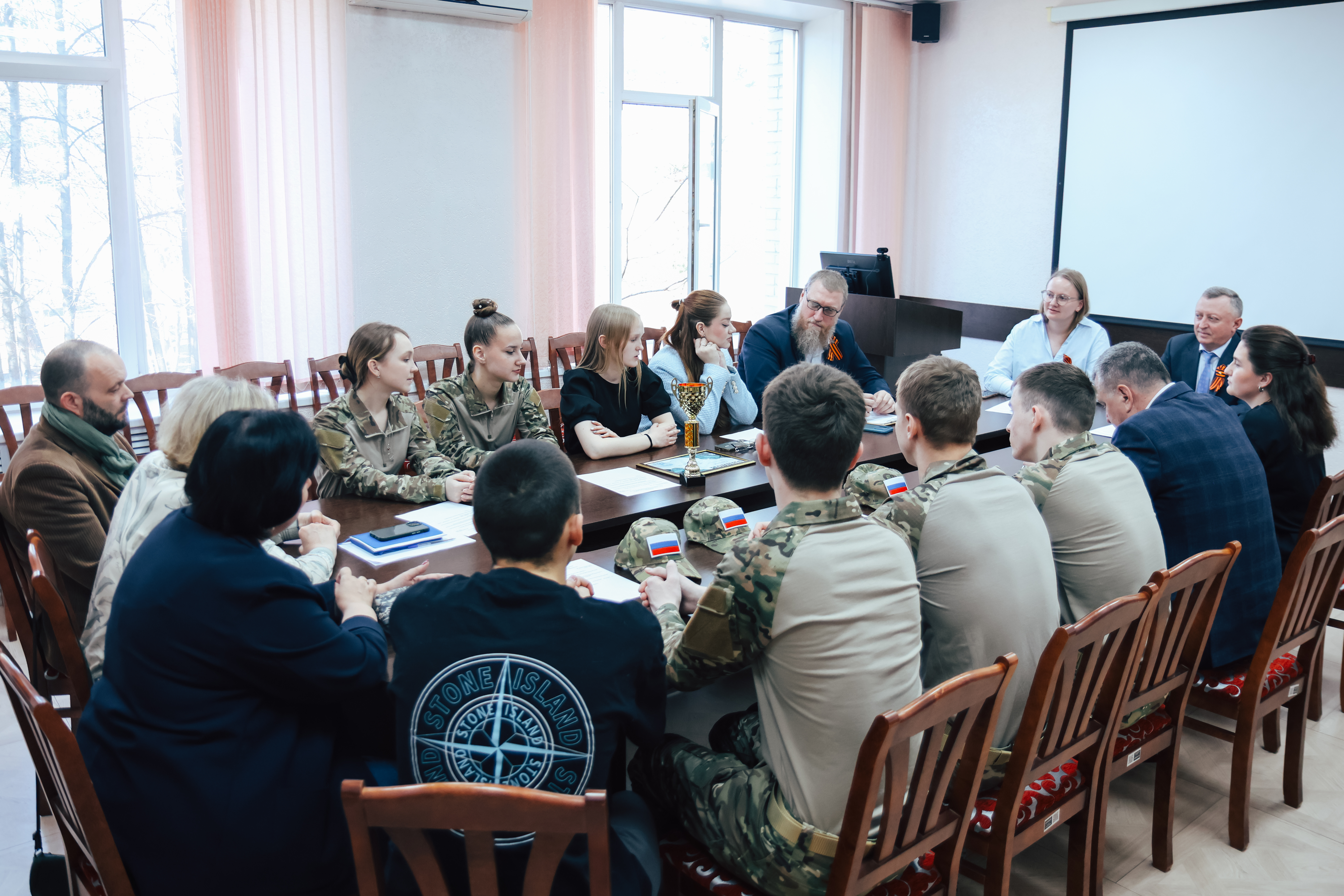 ФОТО к новости: Ректор НГПУ встретился с командой «Соколы 54» после победы на зональном этапе «Зарницы 2.0»