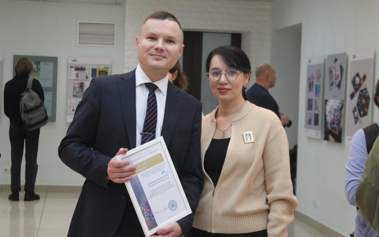 ФОТО к новости: В Новосибирске открылась выставка выпускных квалификационных работ студентов Института искусств НГПУ