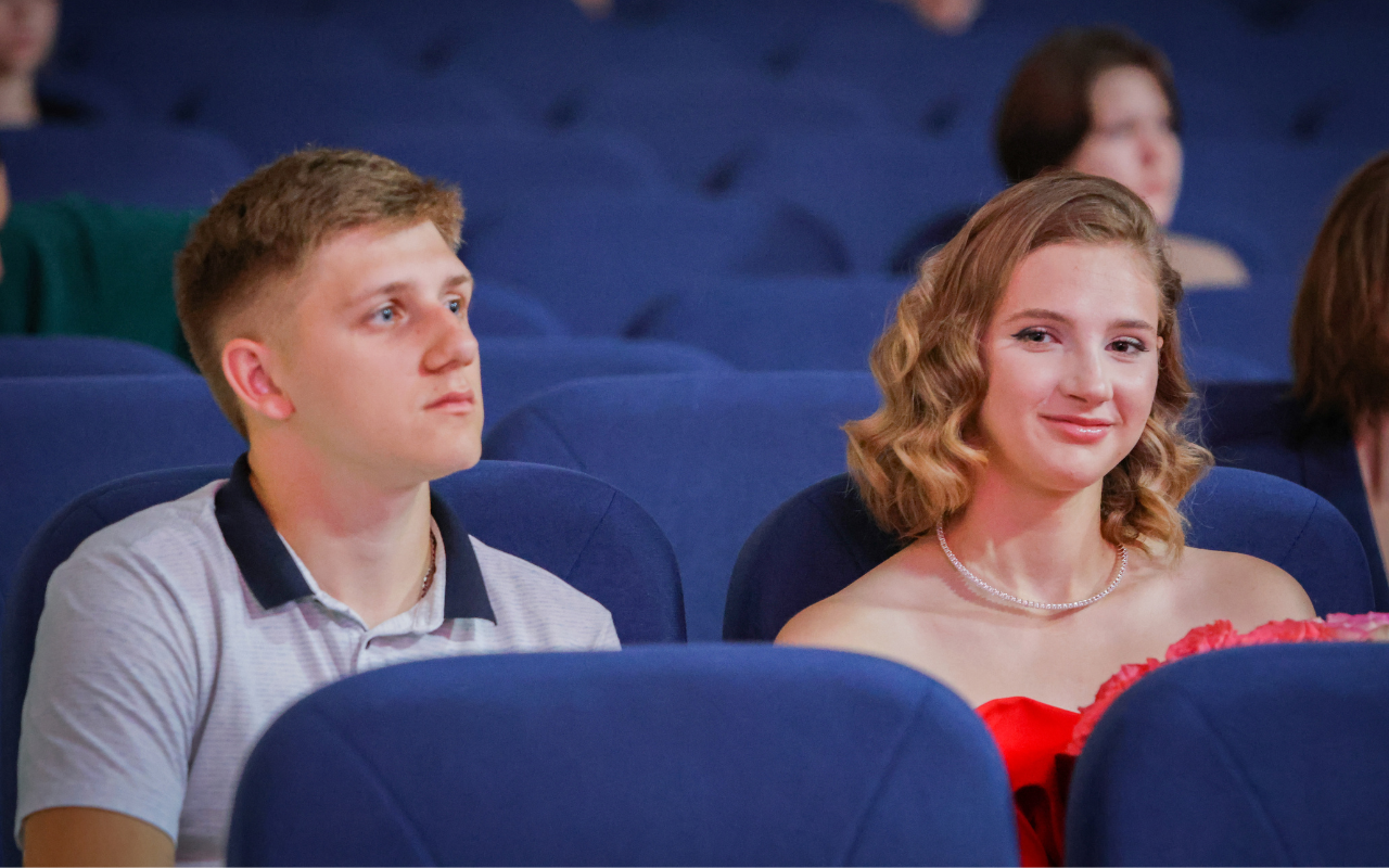 ФОТО к новости: ИКиМП выпускает новое поколение культурных лидеров: в НГПУ вручили дипломы 130 выпускникам