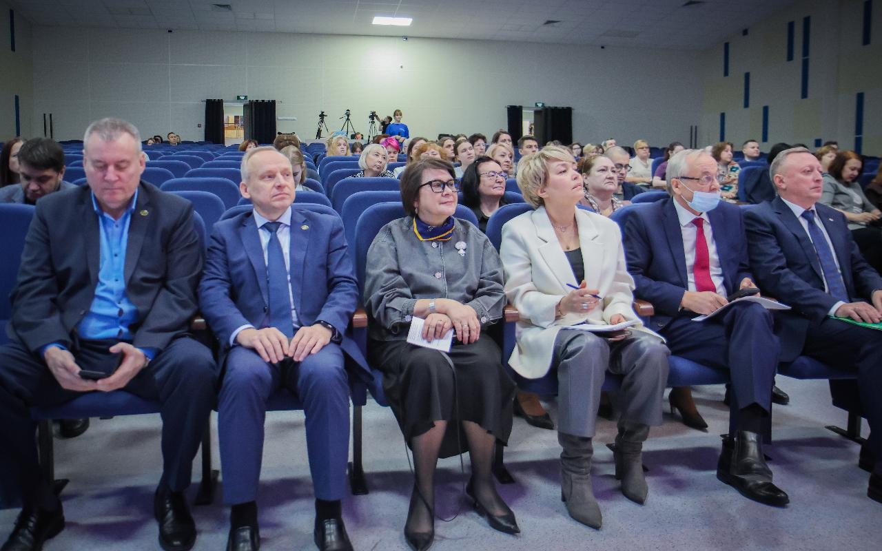 ФОТО к новости: Сергей Александрович Нелюбов избран ректором НГПУ