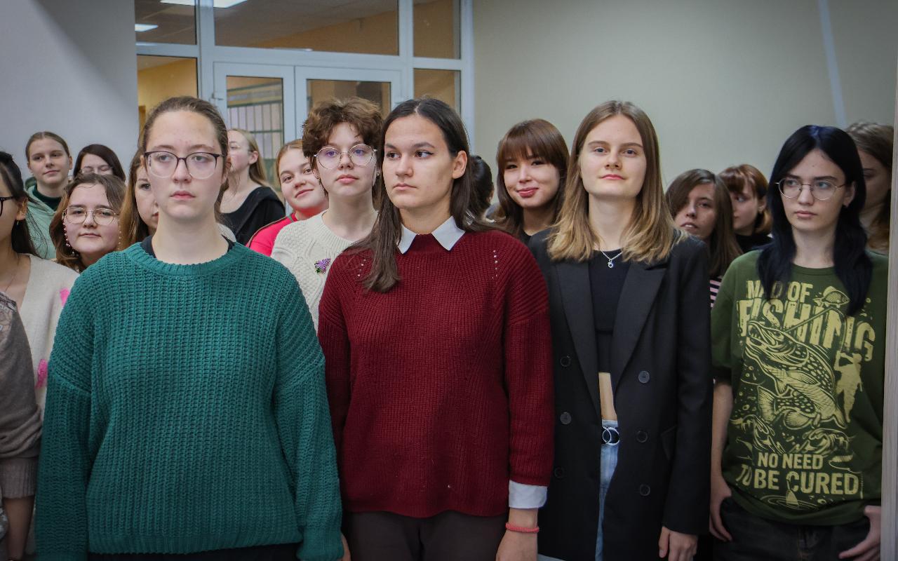 ФОТО к новости: В НГПУ состоялось торжественное поднятие флага Российской Федерации