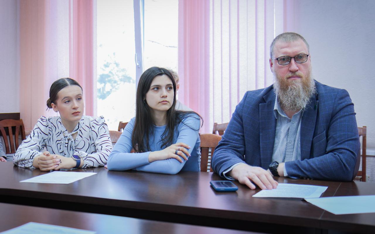 ФОТО к новости: В НГПУ отметили самых активных волонтёров Добро.Центра по итогам первого квартала