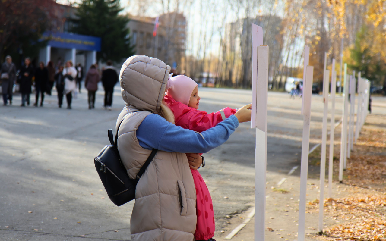 Забота, а не контроль: в НГПУ изучают, чего не хватает современным родителям. Единое воспитательное пространство страны начинается с науки
