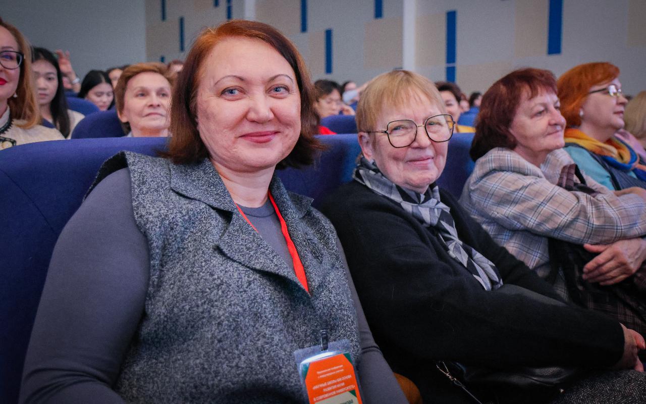 ФОТО к новости: Институт филологии и медиакоммуникаций НГПУ отметил 90-летний юбилей