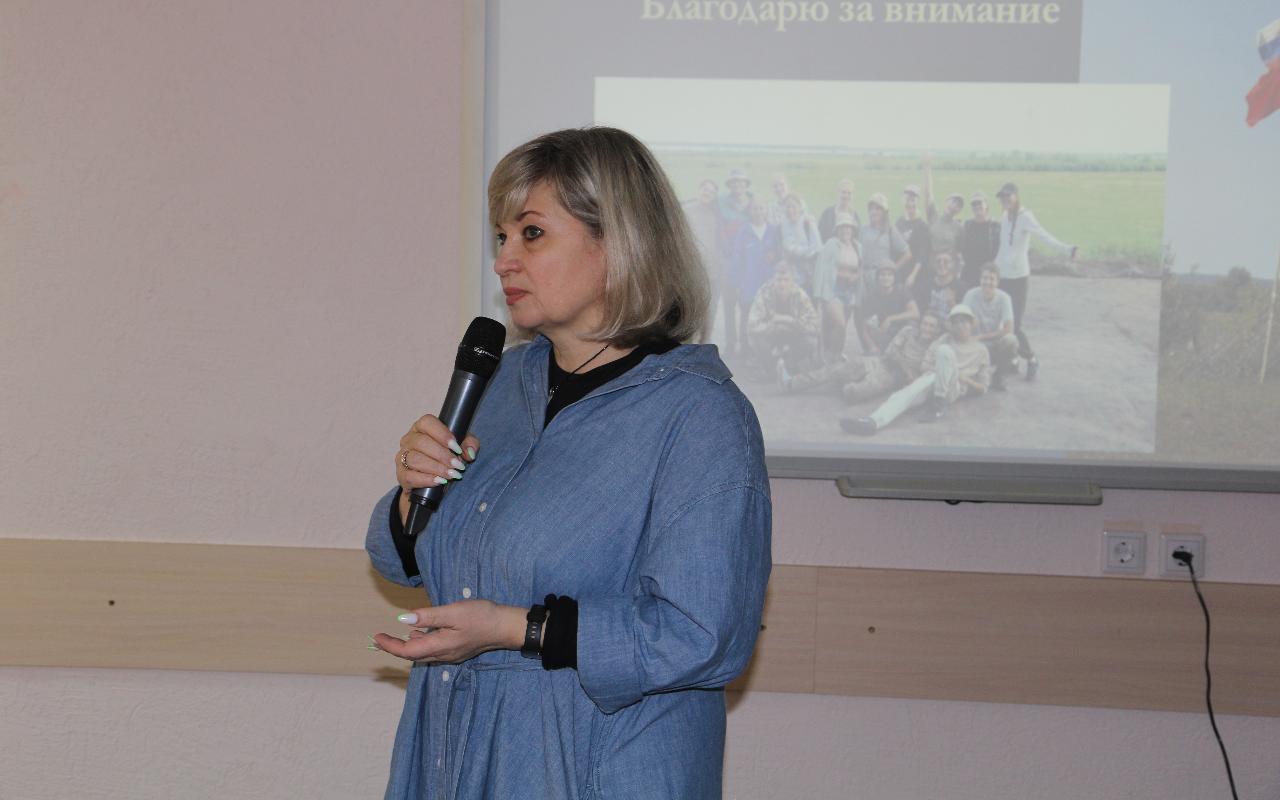 ФОТО к новости: Бронзовый век открывает тайны студентам НГПУ: академик Вячеслав Молодин подвел итоги археологического сезона