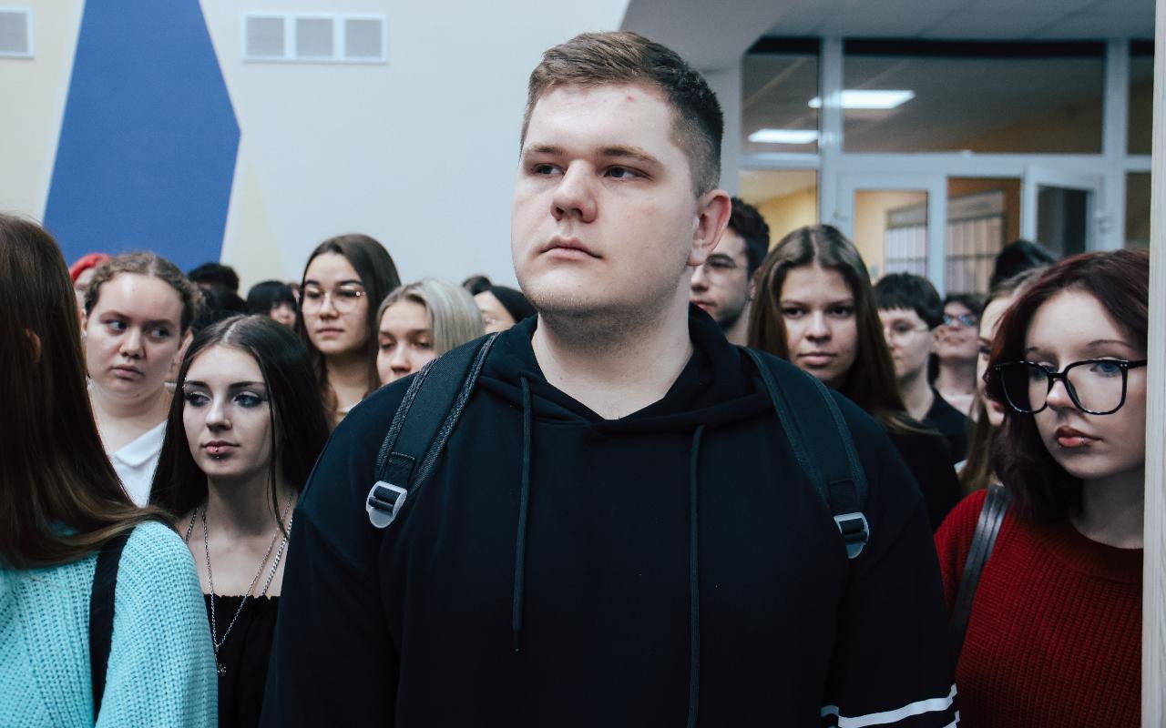 ФОТО к новости: В НГПУ торжественно подняли Государственный флаг Российской Федерации в День российского студенчества