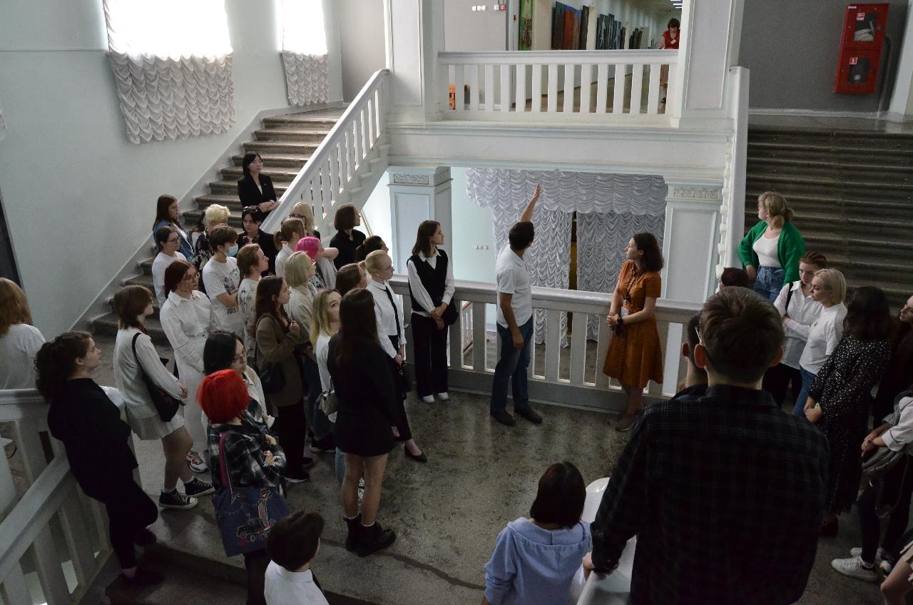 ФОТО к новости: Учебный год института искусств НГПУ стартовал в Новосибирском государственном художественном музее