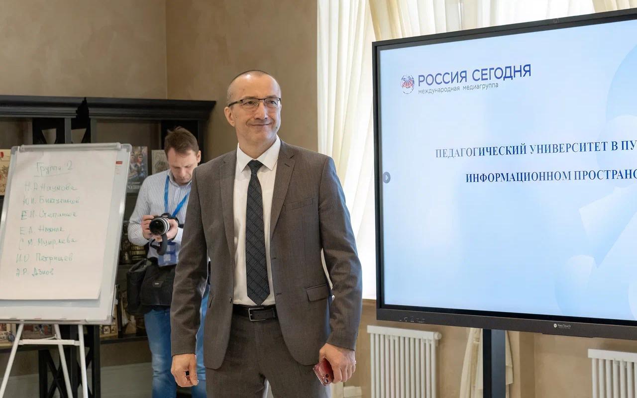 ФОТО к новости: «Работать системно в публичном пространстве»: и.о. ректора Сергей Нелюбов выступил на всероссийском совещании