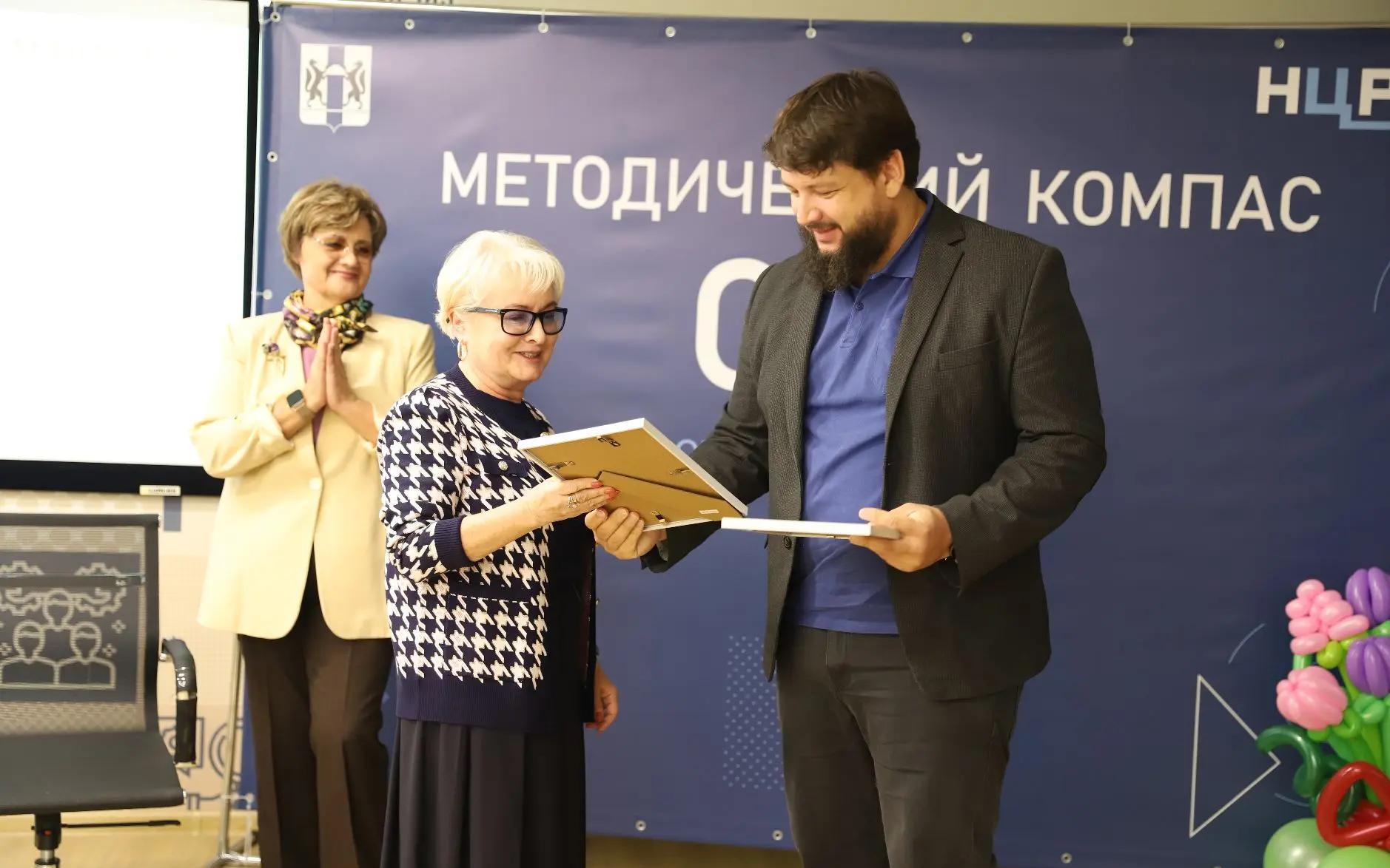 ФОТО к новости: Профессора НГПУ обсудили с преподавателями СПО проблемы исследовательской деятельности в контексте профессионального развития 