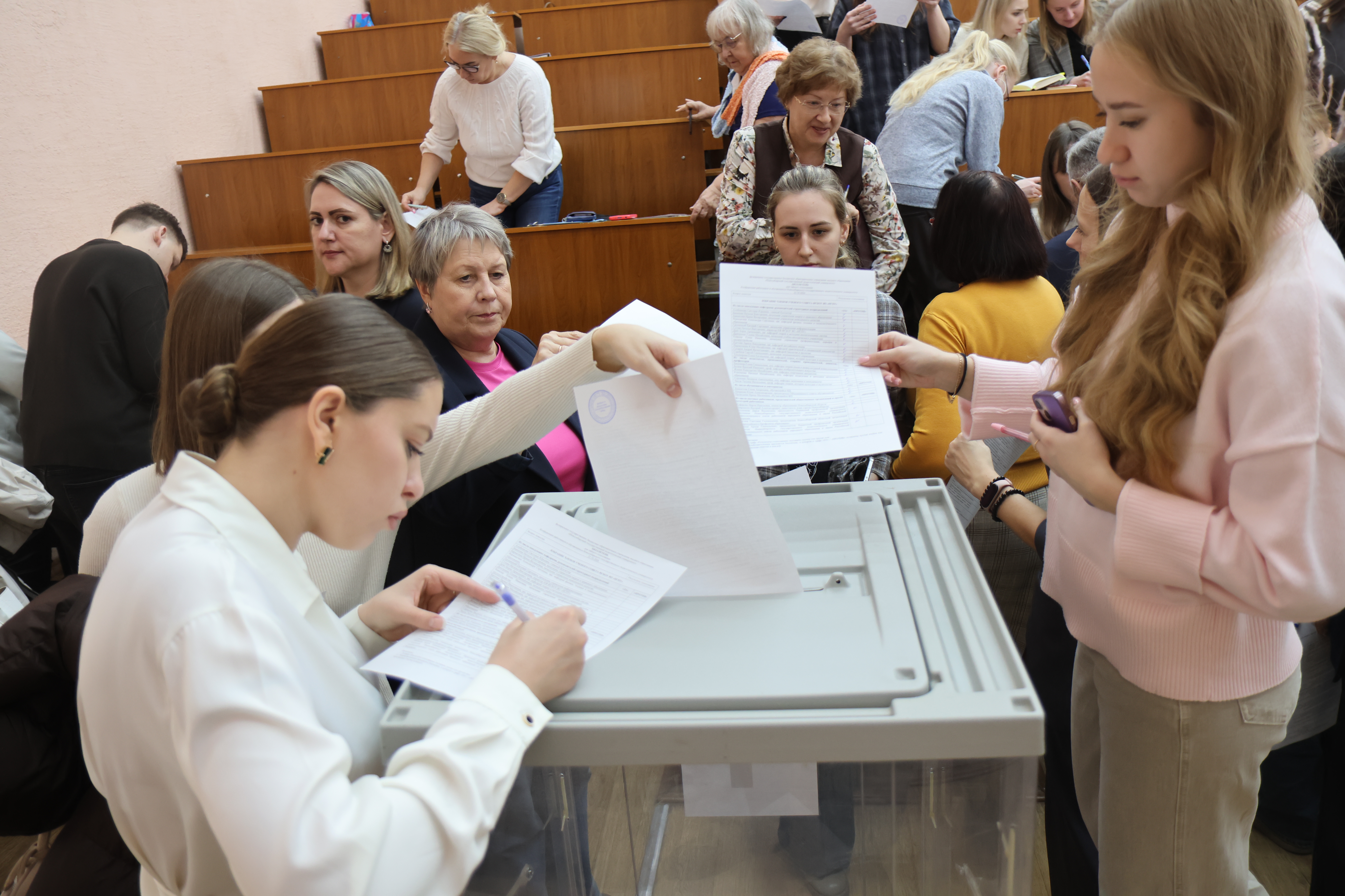 ФОТО к новости: В НГПУ избран новый состав Ученого совета