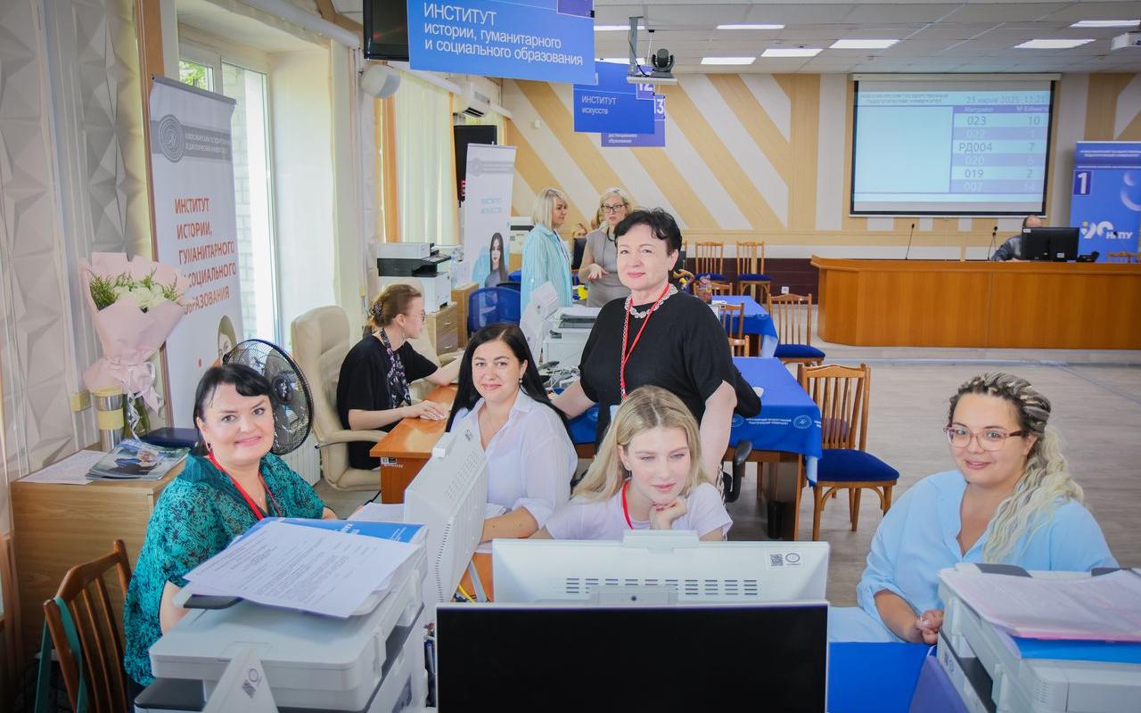 ФОТО к новости: Вниманию абитуриентов: чтобы подать заявление на бакалавриат или специалитет или внести изменения в ранее поданные заявления в НГПУ, у вас есть ещё трое суток!