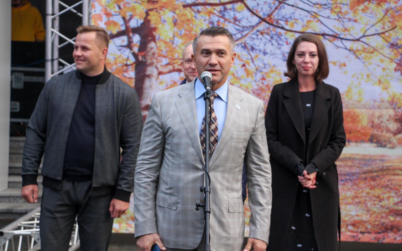 ФОТО к новости: На площади НГПУ отметили «День соседей»