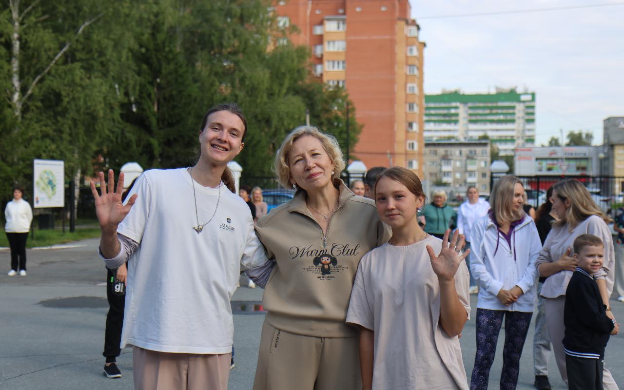 ФОТО к новости: Заряд бодрости и настроения: титулованные спортсмены провели зарядку для коллектива НГПУ 