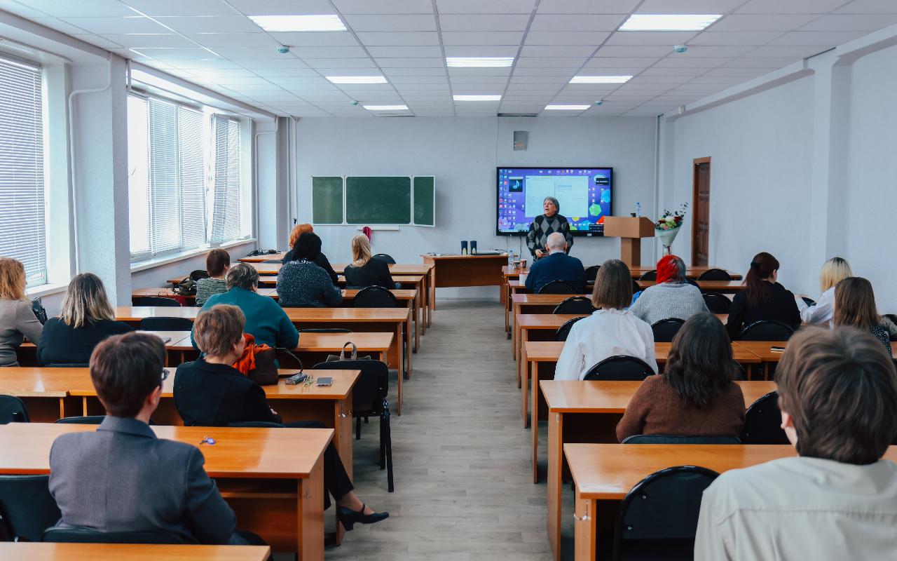 ФОТО к новости: В НГПУ состоялся ежегодный региональный научный семинар памяти профессора Нины Елисеевны Меднис