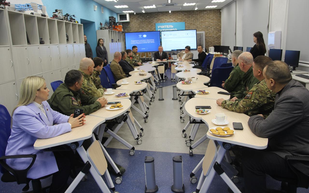 ФОТО к новости: С передовой – в студенты, а затем в педагоги: ректор НГПУ провел встречу с ветеранами СВО