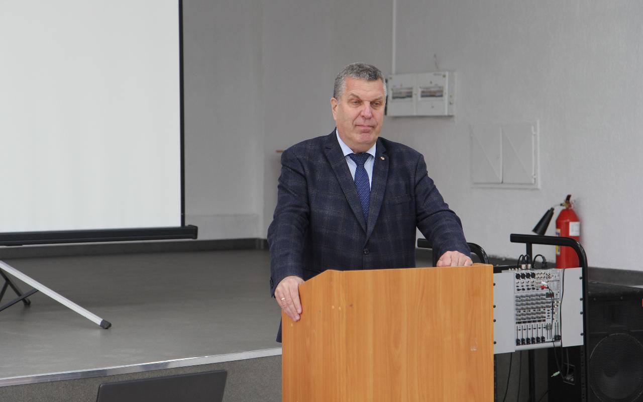 ФОТО к новости: В НГПУ для знакомства с самбо приехали студенты из Китая 