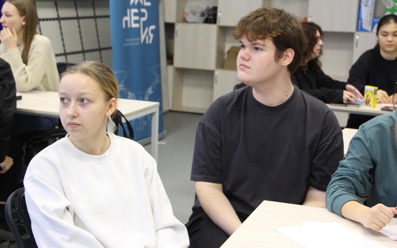 ФОТО к новости: Дневник ПедСибири: в НГПУ прошёл научно-популярный квиз «Тайны Вселенной»