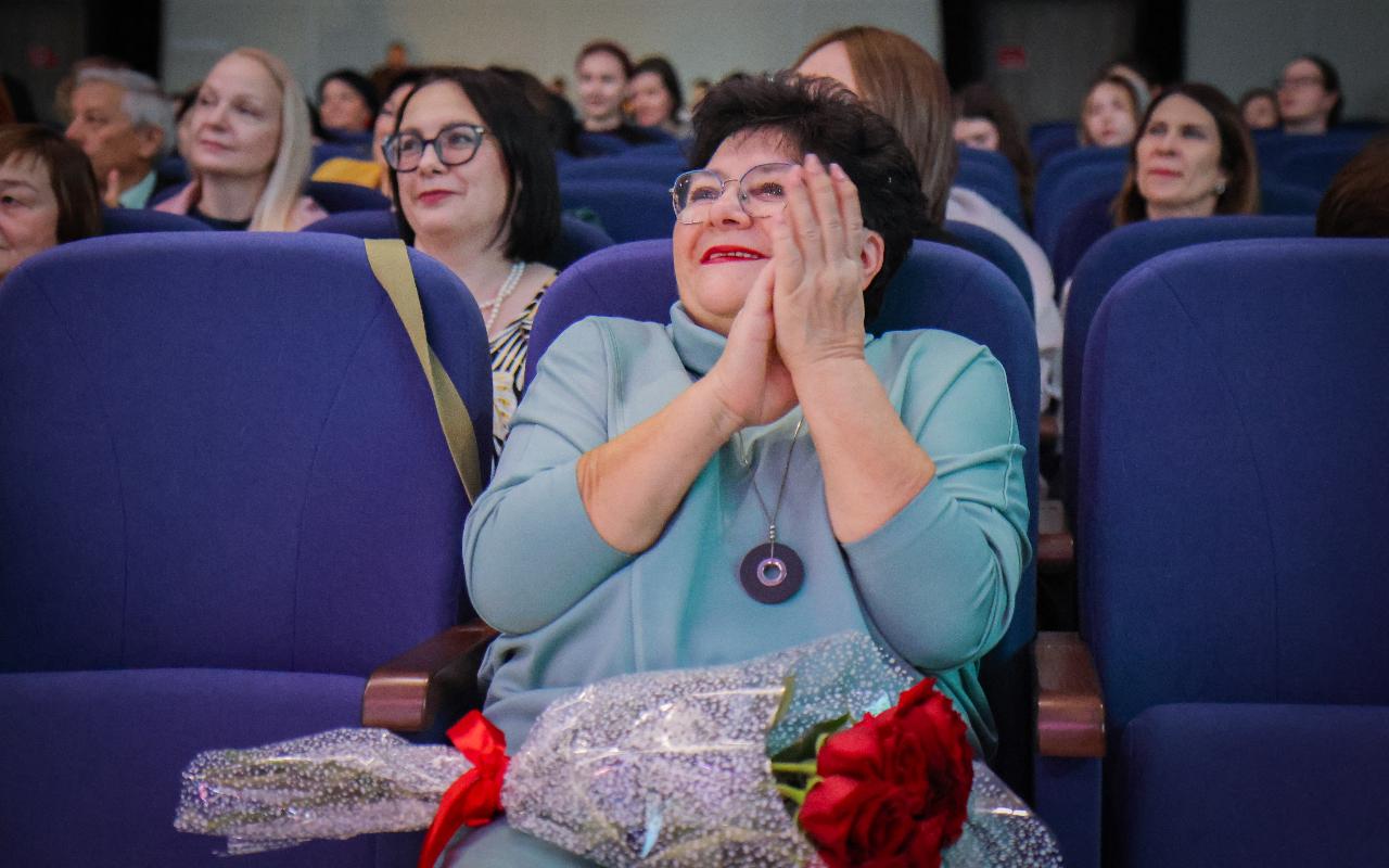 ФОТО к новости: Институт филологии и медиакоммуникаций НГПУ отметил 90-летний юбилей