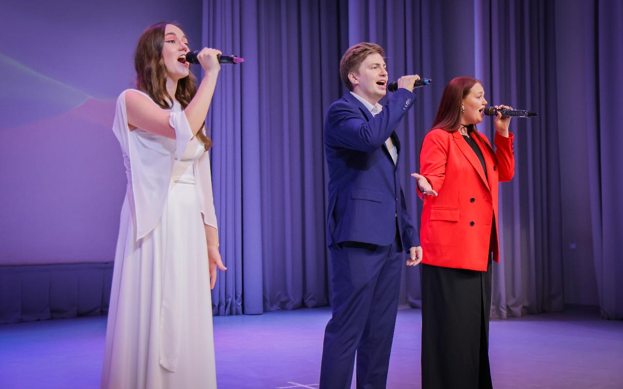 ФОТО к новости: Награды за профессионализм и подвижничество: в НГПУ прошел праздничный концерт к Дню Учителя