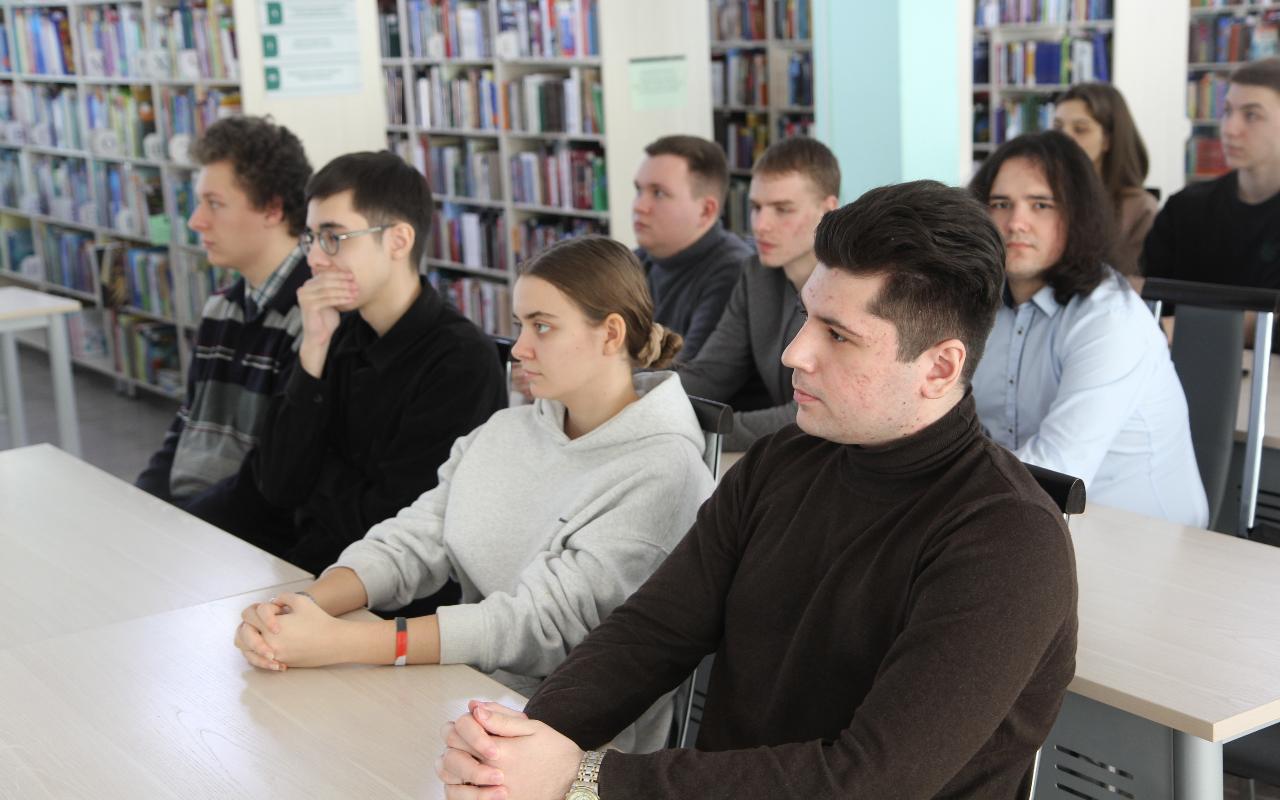 ФОТО к новости: Вспоминая Маршалов Победы: студентов НГПУ познакомили с жизнью освободителя Освенцима