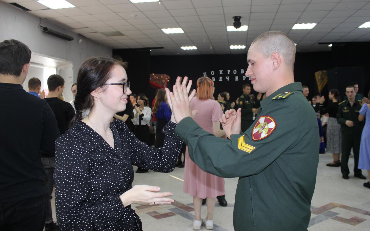 ФОТО к новости: Песни, танцы и знакомства: как прошла Покровская вечёрка в НГПУ