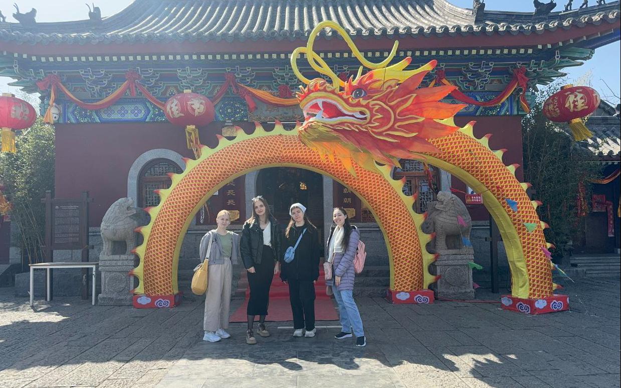 ФОТО к новости: Группа студентов НГПУ изучает ушу в Китае