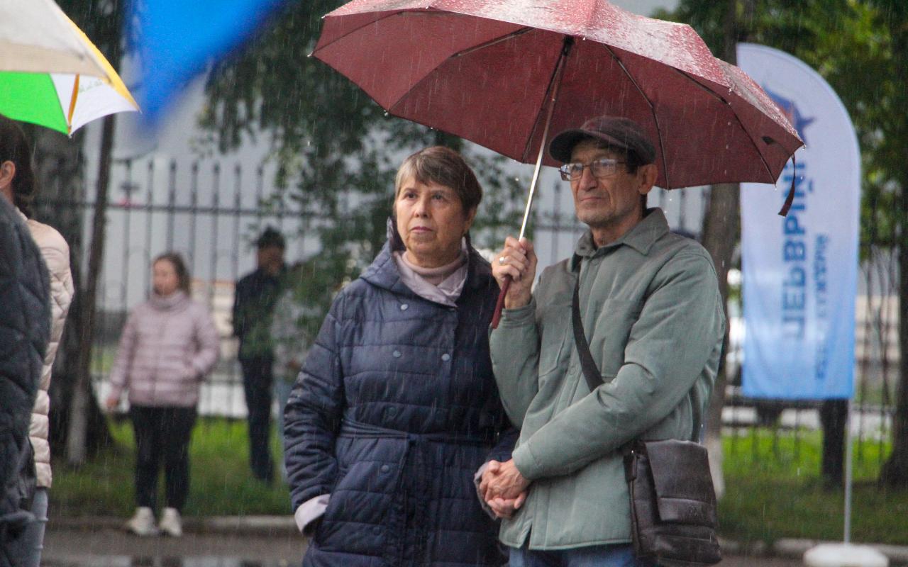 ФОТО к новости: На площади НГПУ отметили «День соседей»