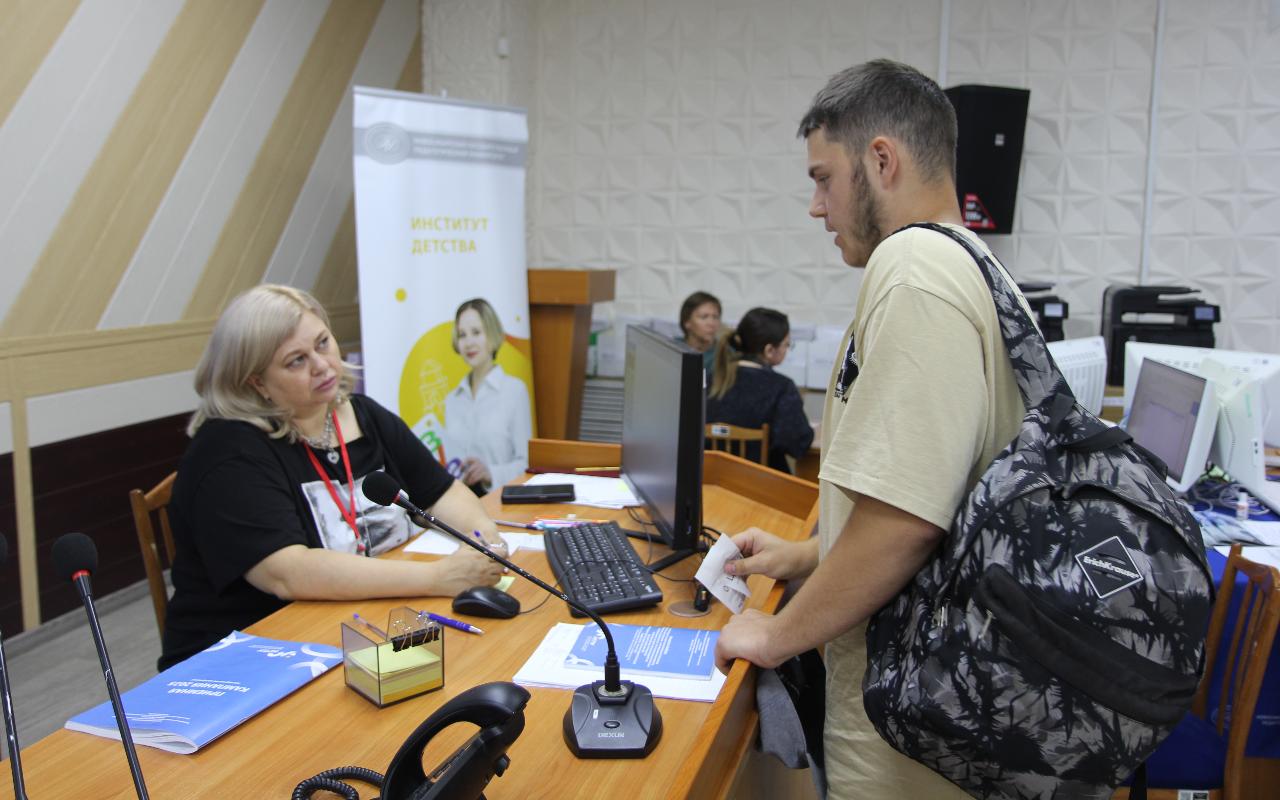 ФОТО к новости: В НГПУ объяснили, на каких условиях могут поступить в вуз выпускники школ некоторых приграничных регионов России