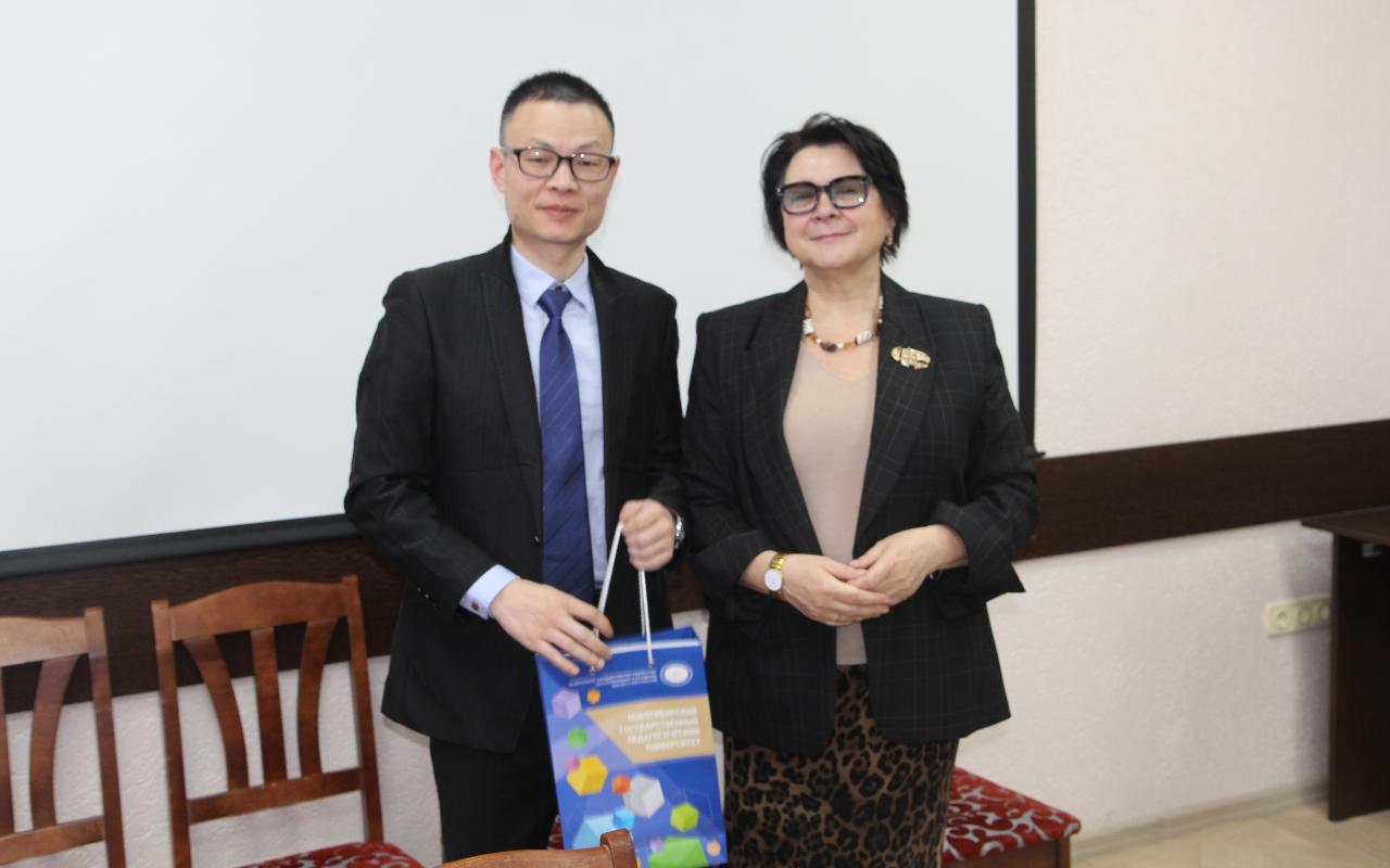 ФОТО к новости: НГПУ и КНР: открываются новые горизонты сотрудничества