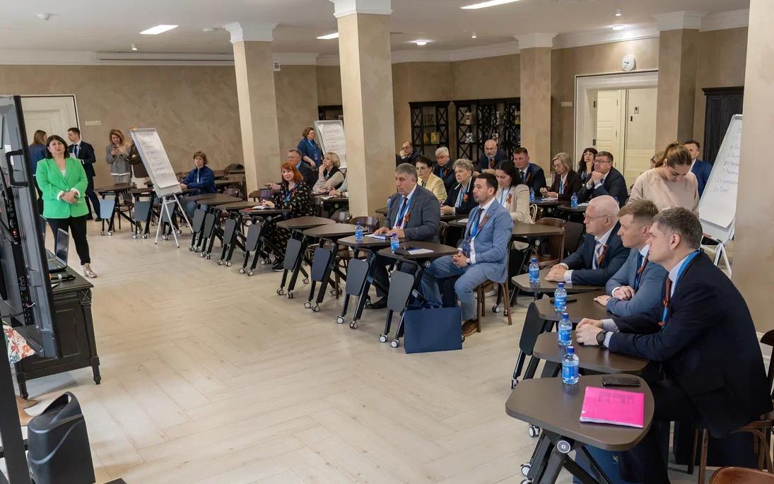 ФОТО к новости: «Работать системно в публичном пространстве»: и.о. ректора Сергей Нелюбов выступил на всероссийском совещании