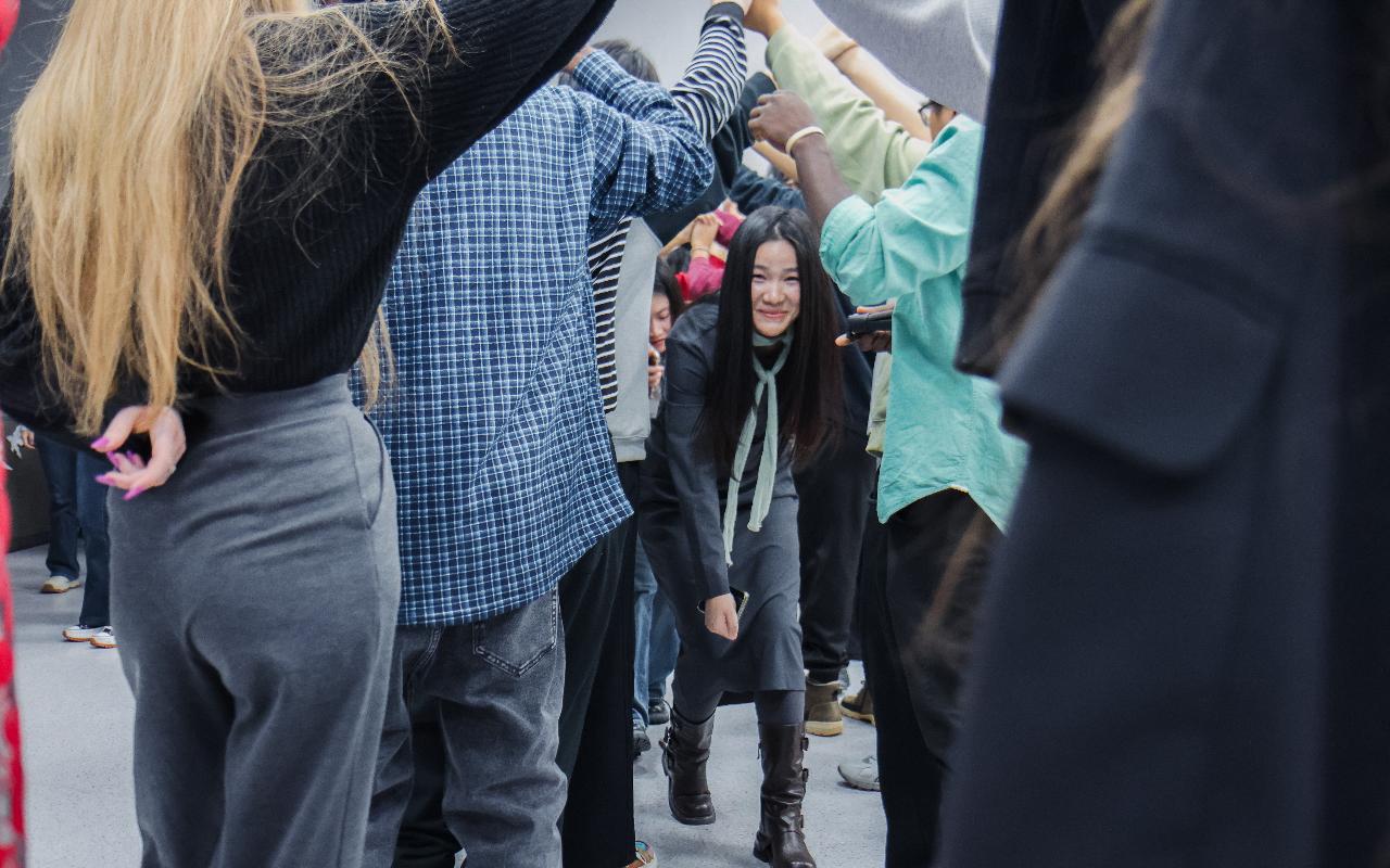 ФОТО к новости: Новый год без границ: как иностранные студенты ИФиМ НГПУ знакомились с русскими традициями