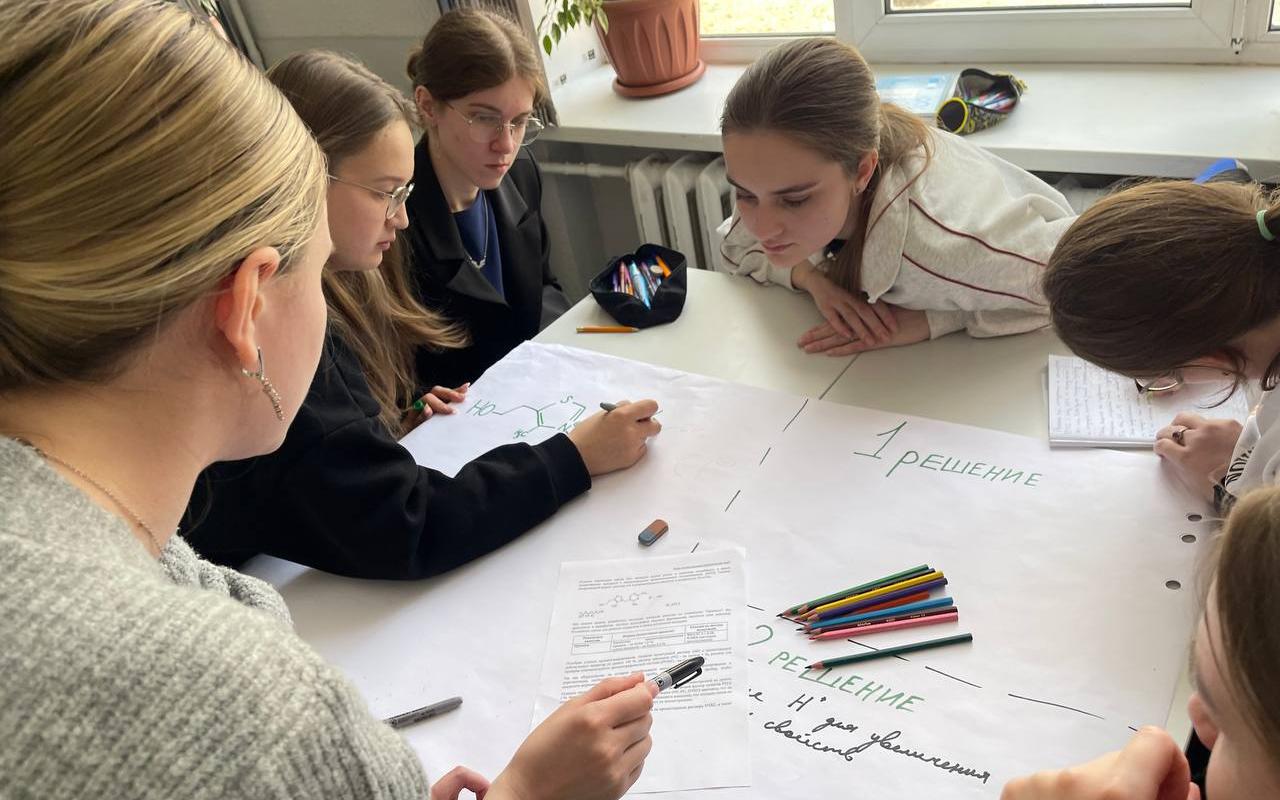 ФОТО к новости: В НГПУ прошел чемпионат проектных решений с участием компании «Реневал»