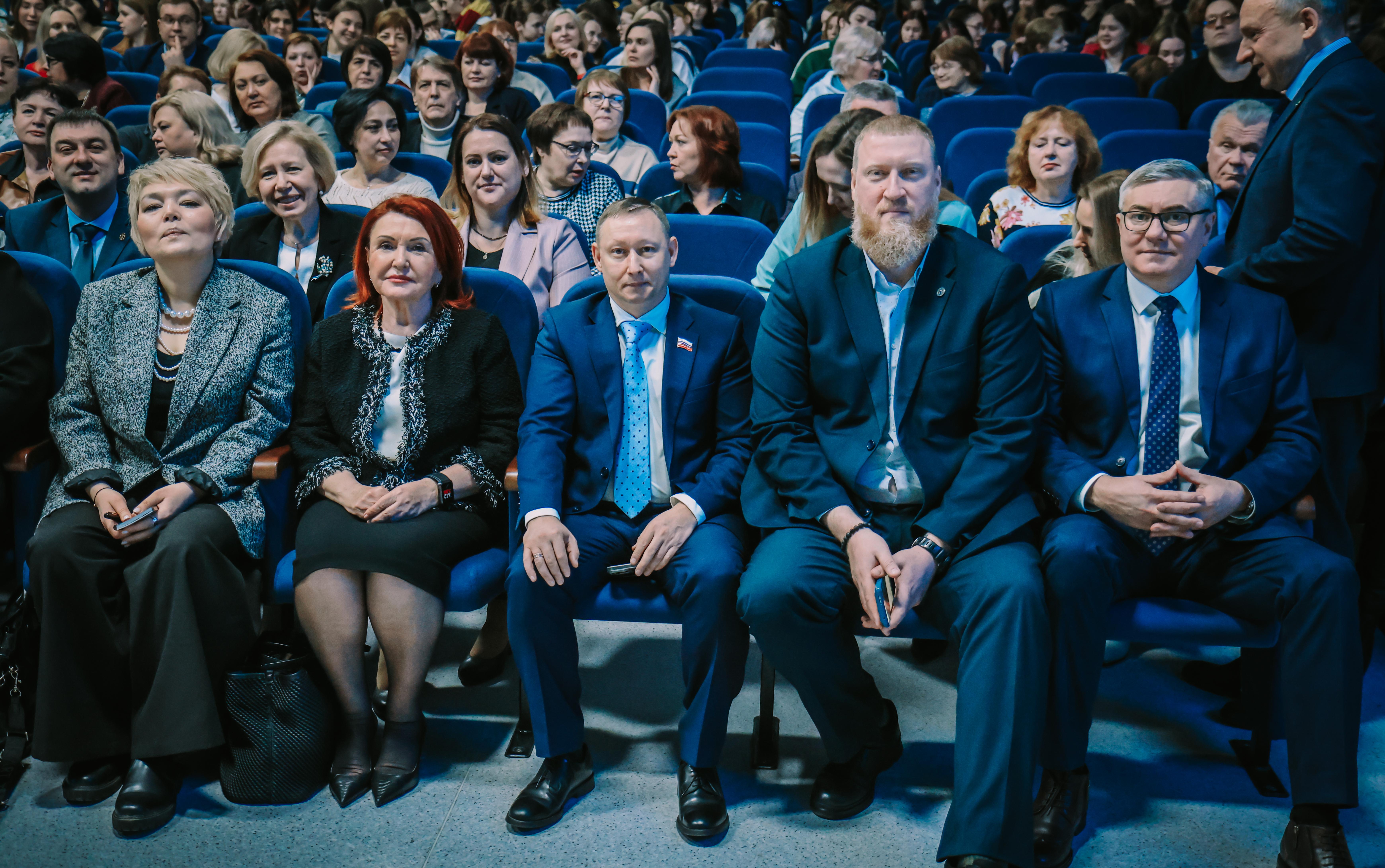 ФОТО к новости: Вектор для дальнейшей работы задан: обсуждение доклада и.о. ректора Сергея Александровича Нелюбова 