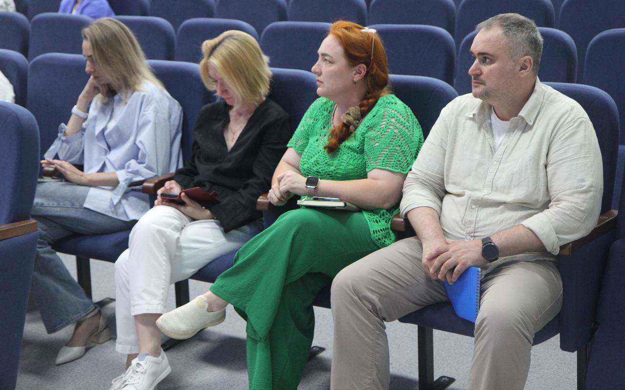 ФОТО к новости: От приемной кампании до ремонтных работ: самые важные текущие вопросы рассмотрены на производственном совещании в НГПУ