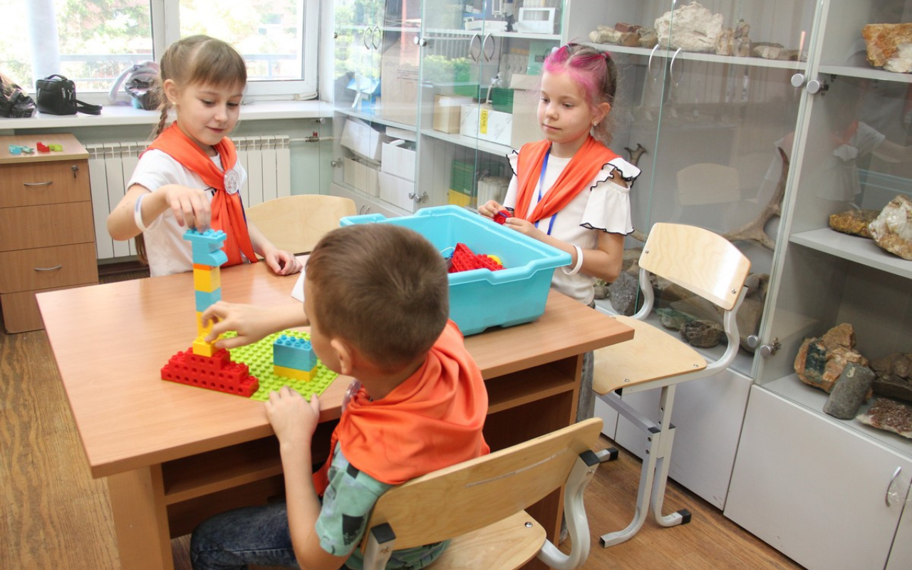 ФОТО к новости: Технопарки НГПУ поддержали юных участников фестиваля «ТехноУмик»