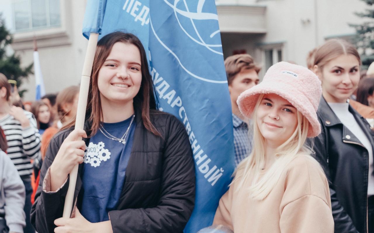 ФОТО к новости: Первокурсники НГПУ на Параде российского студенчества