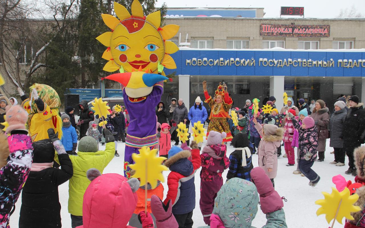 Масленица в НГПУ продолжает собирать гостей