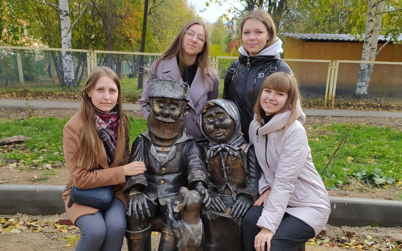 ФОТО к новости: Студентки ИИГСО НГПУ исследуют города России
